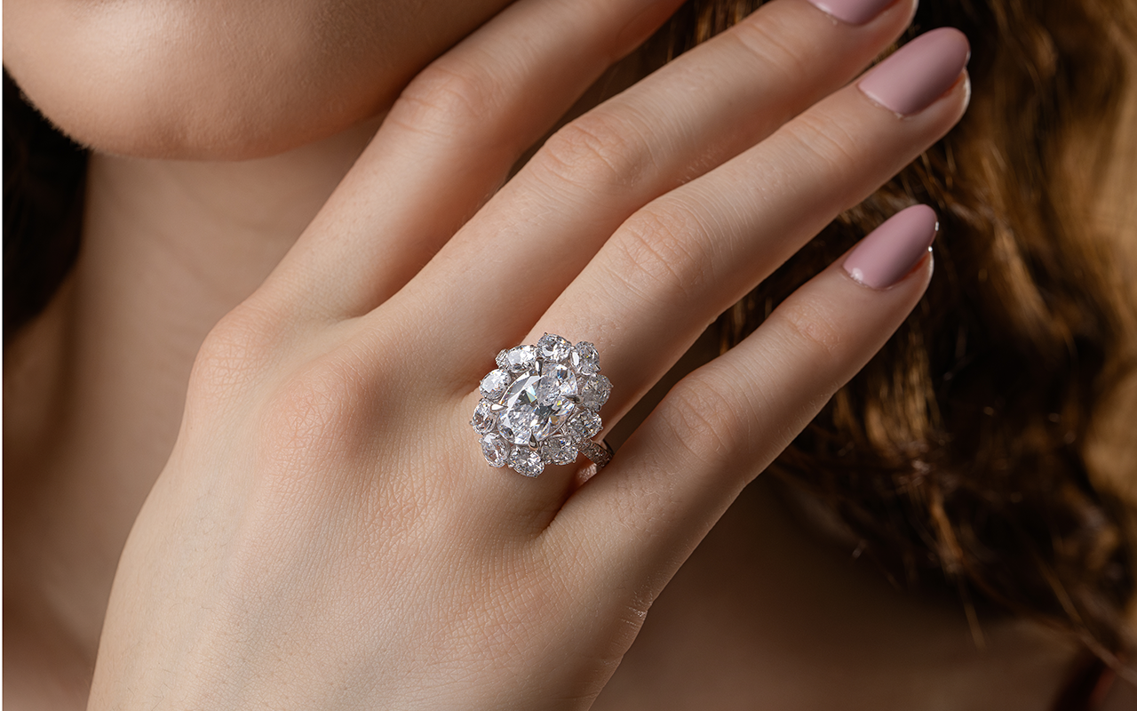 Oval Engagement Rings Trends Meet the Diamond Ring for Women Guide